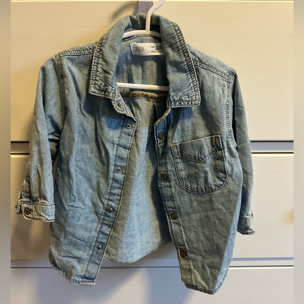 ✨ZARA Baby Denim Button-Up Shirt — Size 9–12 Months 💙✨